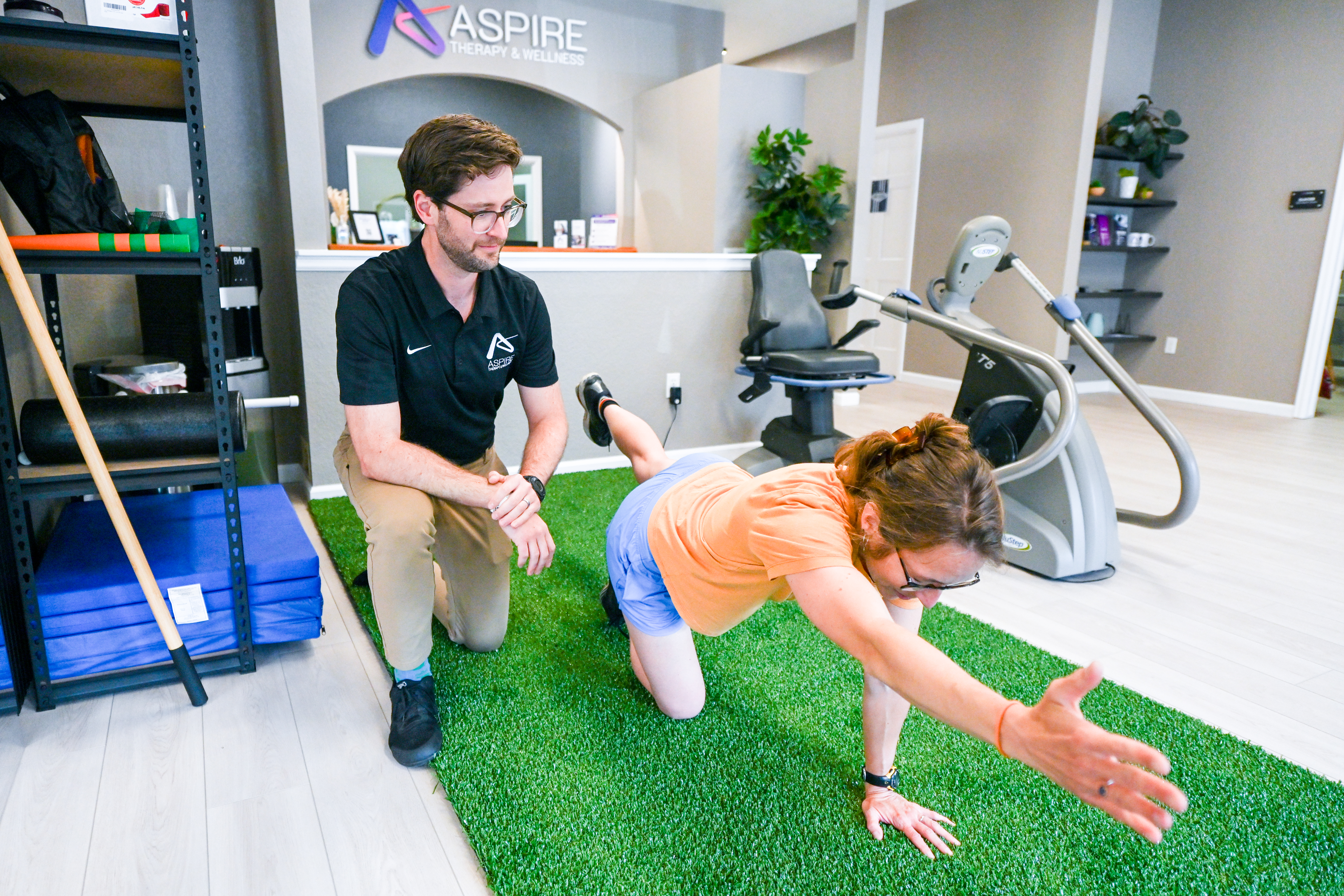 ASPIRE physical therapist working with a patient at the outpatient clinic in Louisville, CO